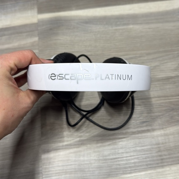 Escape Plantium White and Black bluetooth Headphones - Picture 5 of 5